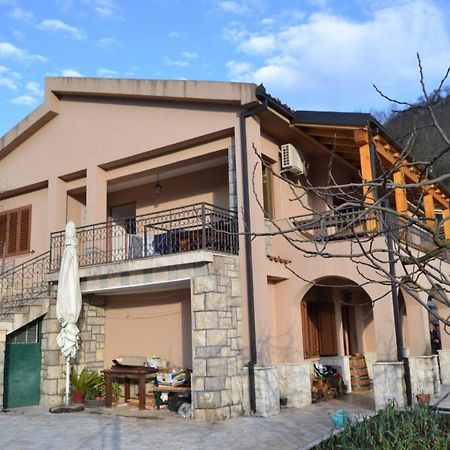 Guest House Radoman Virpazar Ngoại thất bức ảnh